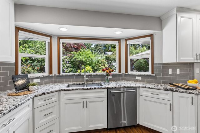 7204 44th Avenue NE, Olympia, WA 98516