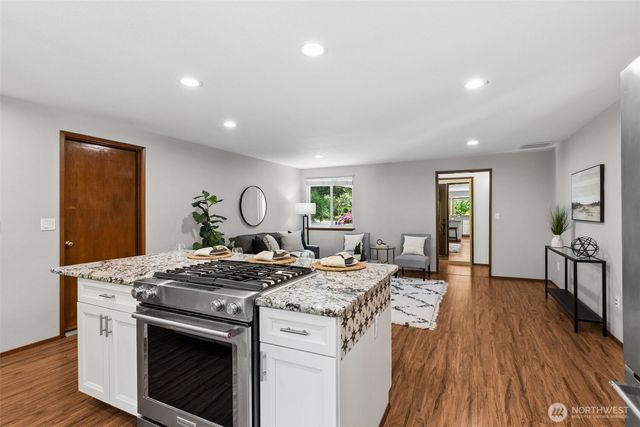 7204 44th Avenue NE, Olympia, WA 98516