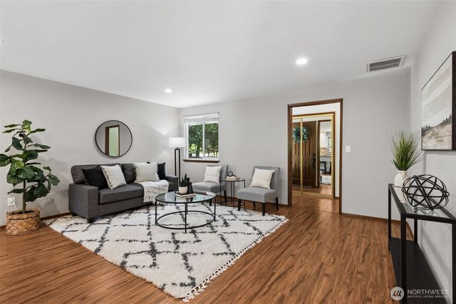 7204 44th Avenue NE, Olympia, WA 98516