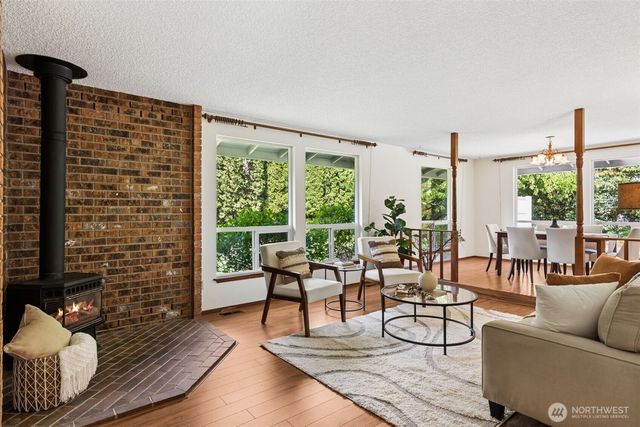 7204 44th Avenue NE, Olympia, WA 98516