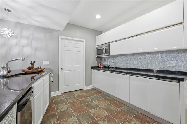 15505 Canterbury Street, Overland Park, KS 66224