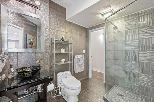 15505 Canterbury Street, Overland Park, KS 66224