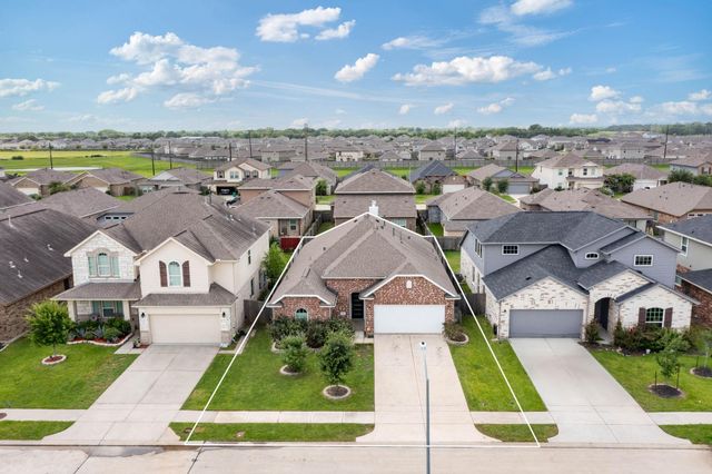 8803 W Crescent Lake Circle, Baytown, TX 77521