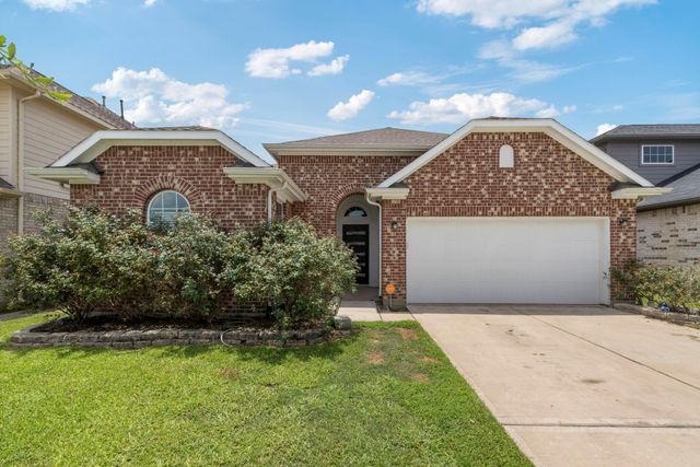 8803 W Crescent Lake Circle, Baytown, TX 77521