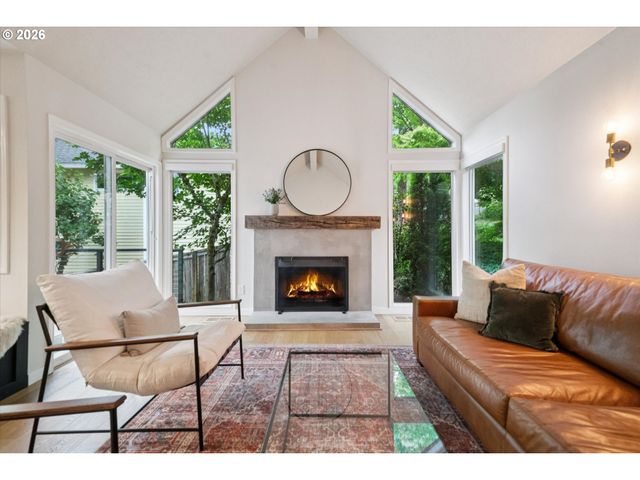 4684 Sw FLOWER Pl, Portland, OR 97221