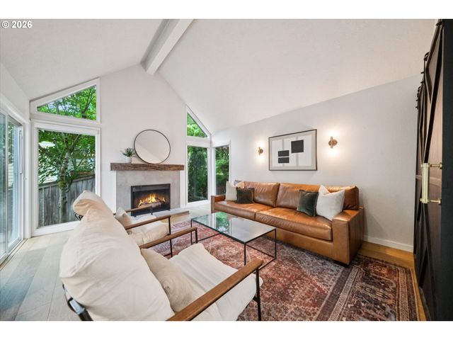 4684 Sw FLOWER Pl, Portland, OR 97221