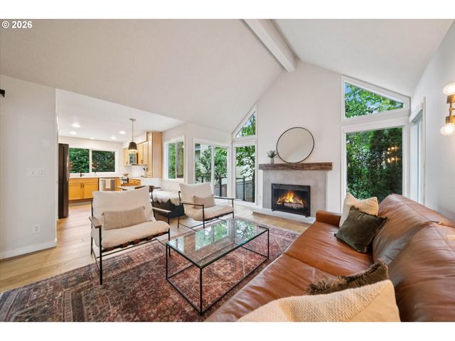 4684 Sw FLOWER Pl, Portland, OR 97221