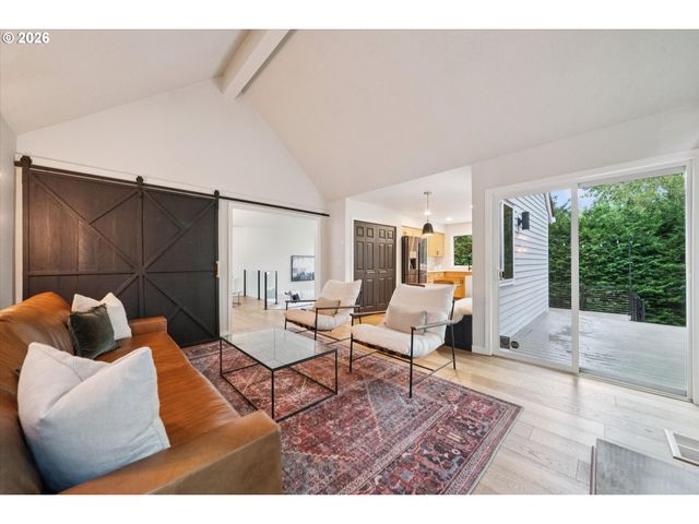 4684 Sw FLOWER Pl, Portland, OR 97221