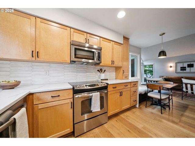4684 Sw FLOWER Pl, Portland, OR 97221