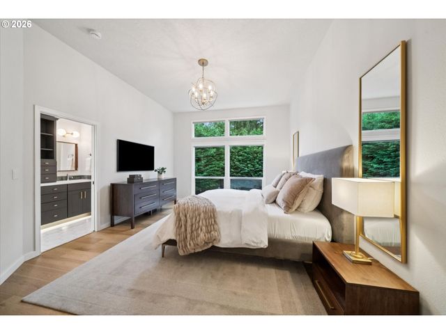 4684 Sw FLOWER Pl, Portland, OR 97221