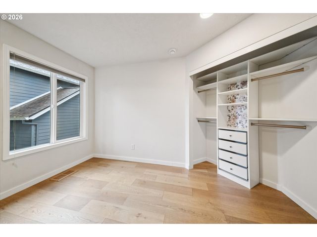 4684 Sw FLOWER Pl, Portland, OR 97221