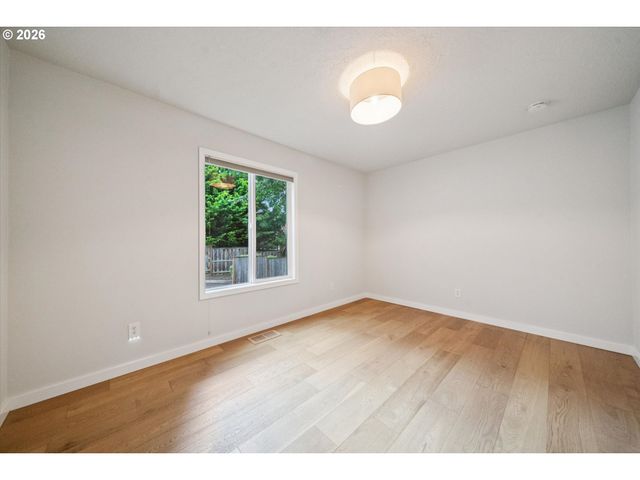 4684 Sw FLOWER Pl, Portland, OR 97221