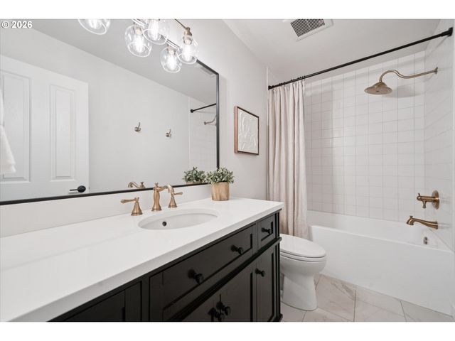 4684 Sw FLOWER Pl, Portland, OR 97221