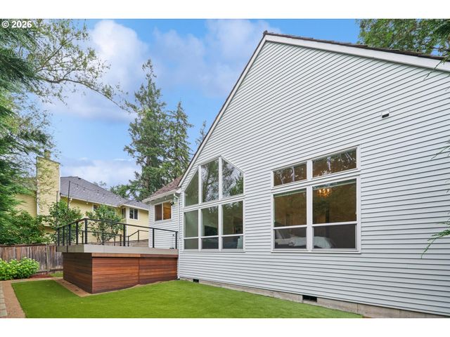 4684 Sw FLOWER Pl, Portland, OR 97221