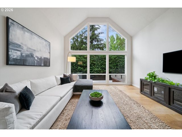4684 Sw FLOWER Pl, Portland, OR 97221