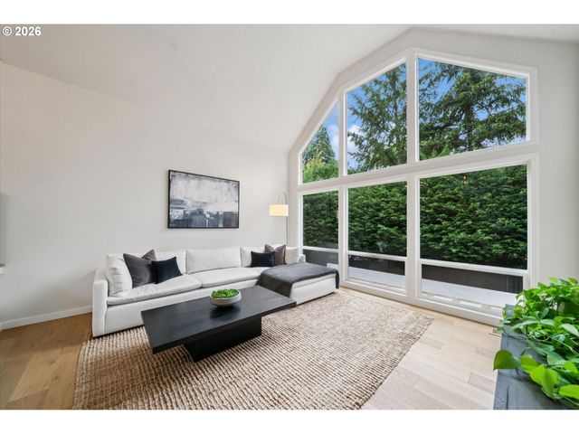4684 Sw FLOWER Pl, Portland, OR 97221