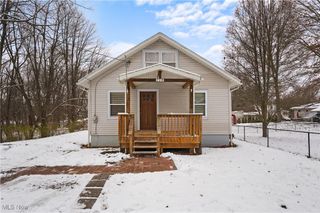 2218 Lee Drive, Akron, OH 44306