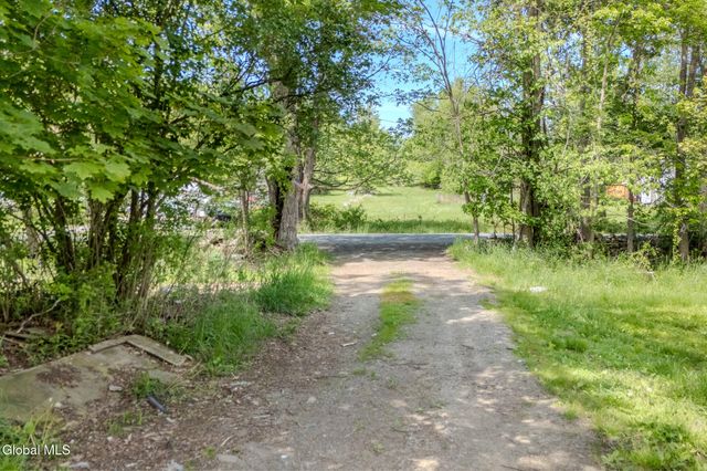 328 North Road, Poestenkill, NY 12018