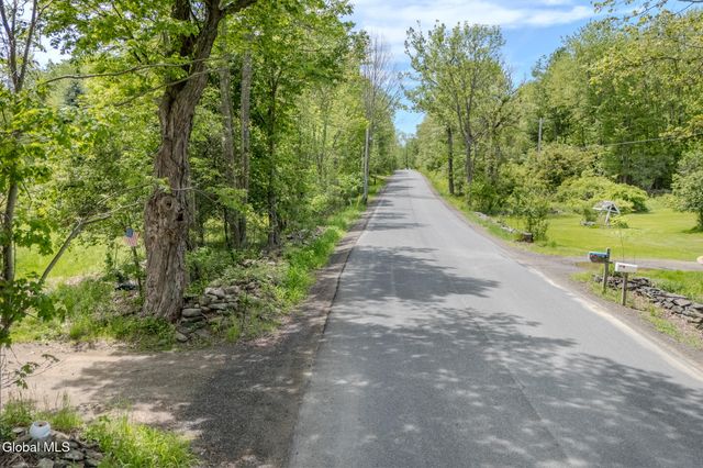 328 North Road, Poestenkill, NY 12018