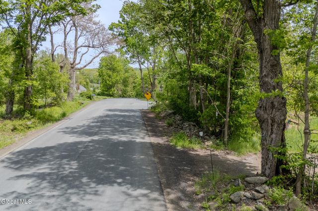 328 North Road, Poestenkill, NY 12018