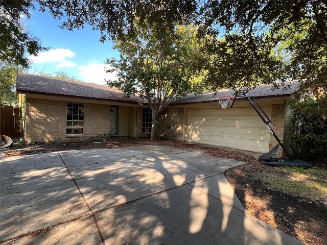 120 Darrell Drive, Heath, TX 75032
