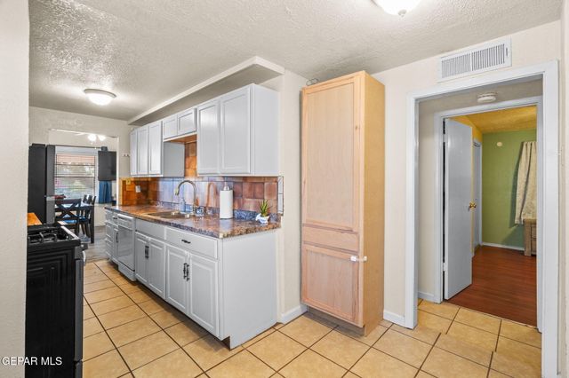 2719 SACRAMENTO Avenue, El Paso, TX 79930