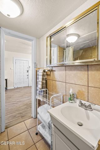 2719 SACRAMENTO Avenue, El Paso, TX 79930