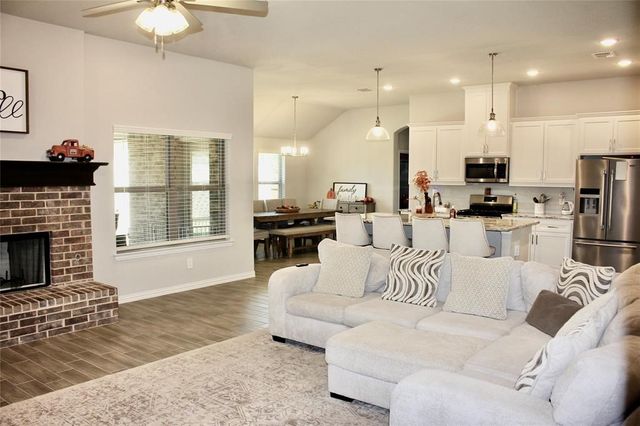 640 Mooney Drive, Saginaw, TX 76179