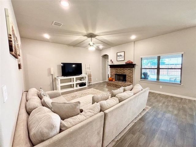 640 Mooney Drive, Saginaw, TX 76179