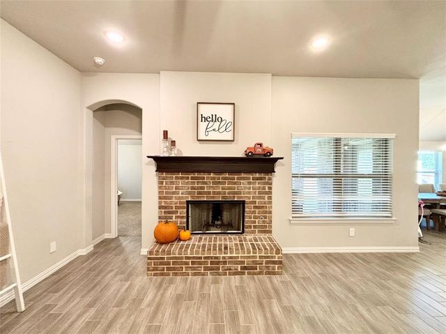 640 Mooney Drive, Saginaw, TX 76179