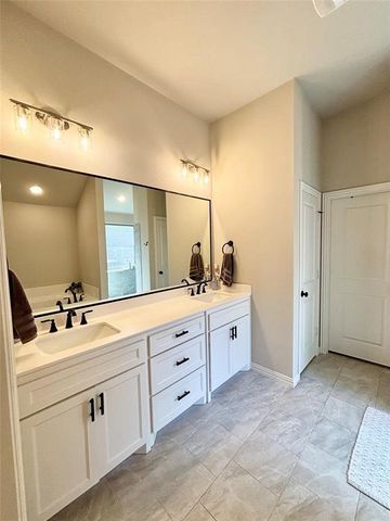 640 Mooney Drive, Saginaw, TX 76179