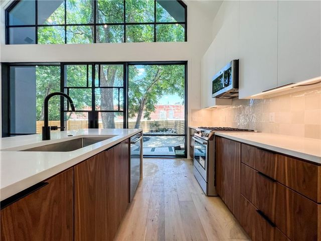 2604 Oaklawn Ave 2, Austin, TX 78722
