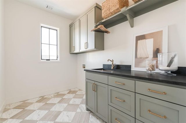 920 Hangar Drive, Oklahoma City, OK 73108