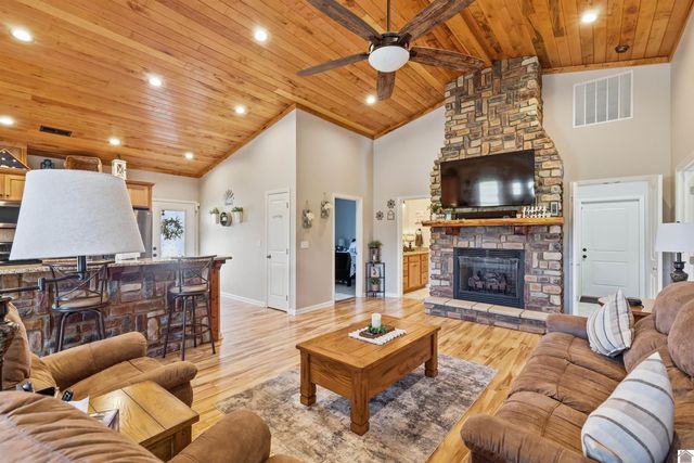 1730 Liberty Rd, Murray, KY 42071