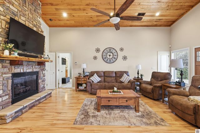 1730 Liberty Rd, Murray, KY 42071