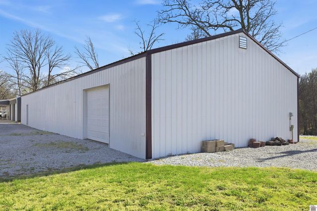 1730 Liberty Rd, Murray, KY 42071