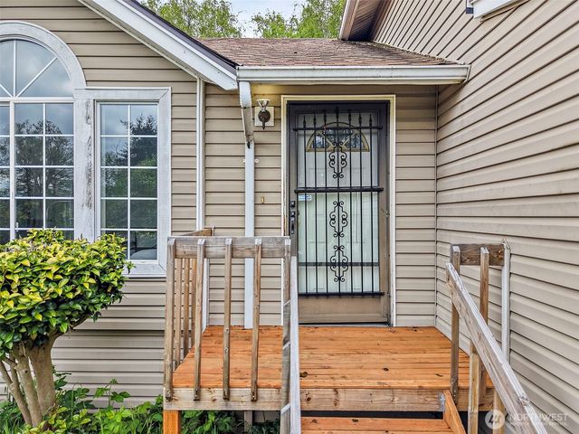 1100 SW 3rd Place, Renton, WA 98057