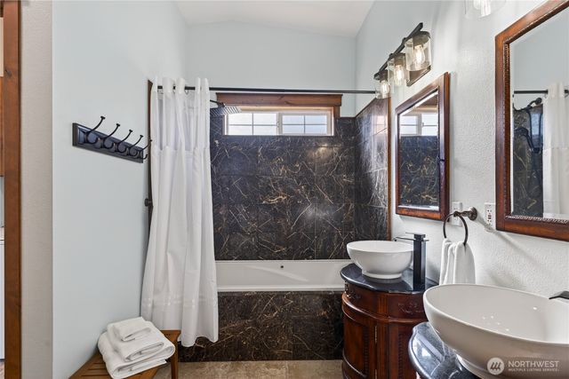 2227 Mariners Way, Oak Harbor, WA 98277