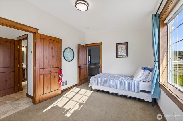 2227 Mariners Way, Oak Harbor, WA 98277