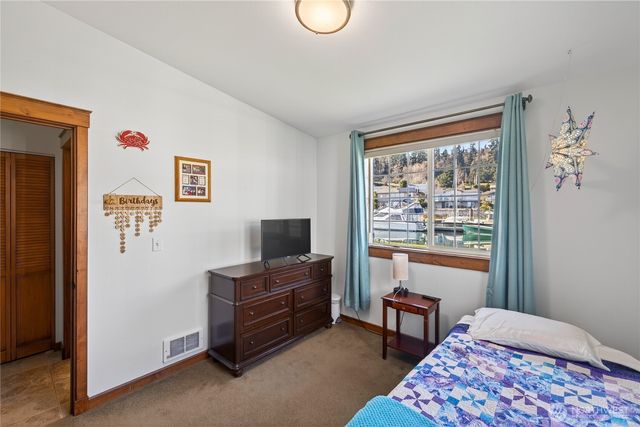 2227 Mariners Way, Oak Harbor, WA 98277