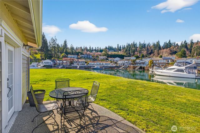 2227 Mariners Way, Oak Harbor, WA 98277