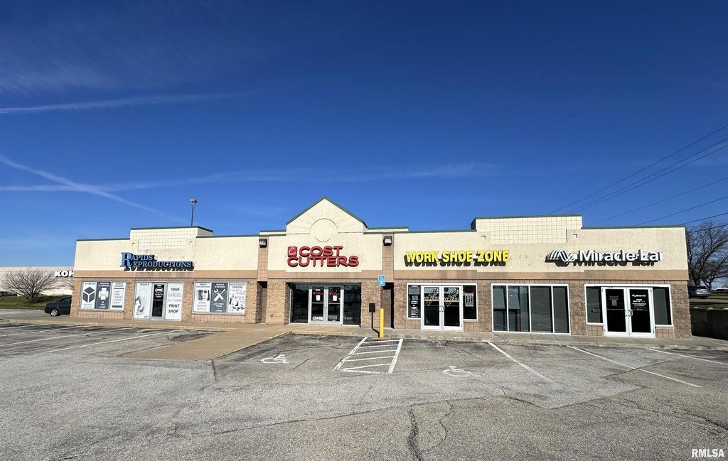 3876 Elmore Avenue Avenue, Davenport, IA 52807