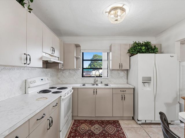 16621 SW 102nd Avenue, Miami, FL 33157