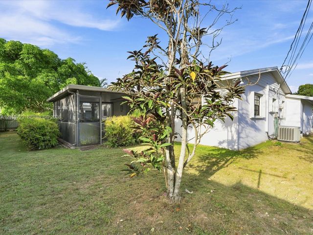 16621 SW 102nd Avenue, Miami, FL 33157