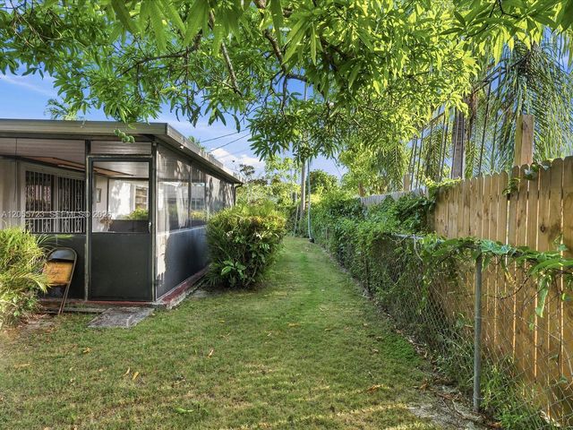 16621 SW 102nd Avenue, Miami, FL 33157