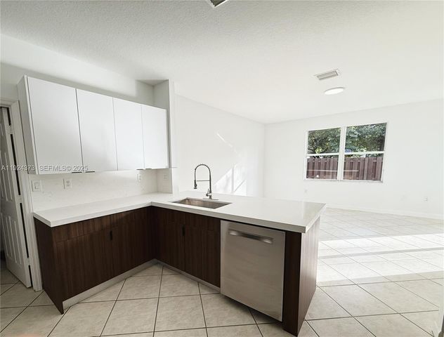 11378 NW 72nd Ter, Doral, FL 33178