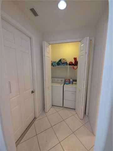 417 Pineapple Square SW 417, Vero Beach, FL 32962