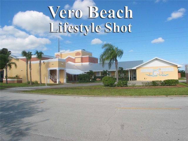 417 Pineapple Square SW 417, Vero Beach, FL 32962