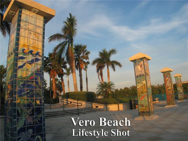 417 Pineapple Square SW 417, Vero Beach, FL 32962