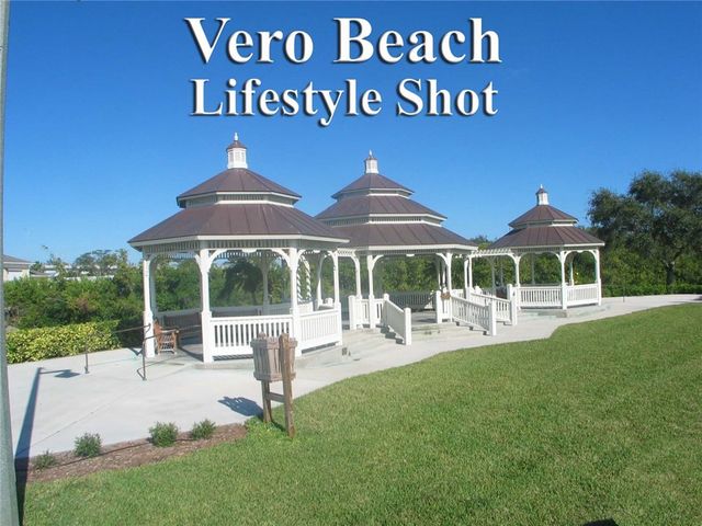 417 Pineapple Square SW 417, Vero Beach, FL 32962